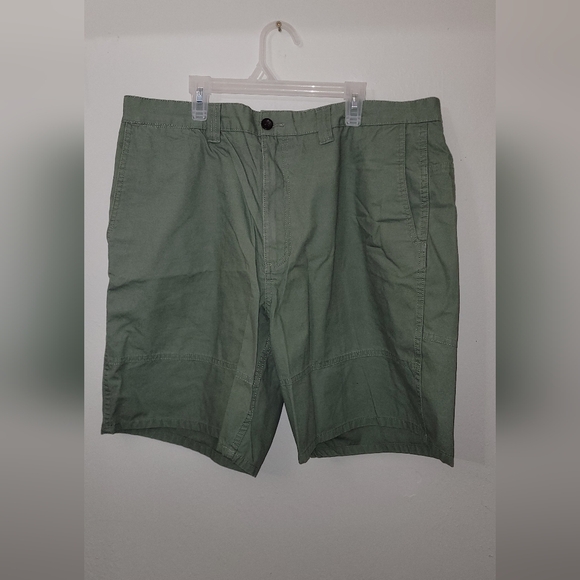 Mens Chaps shorts size 36 army green golfer short - Picture 1 of 7